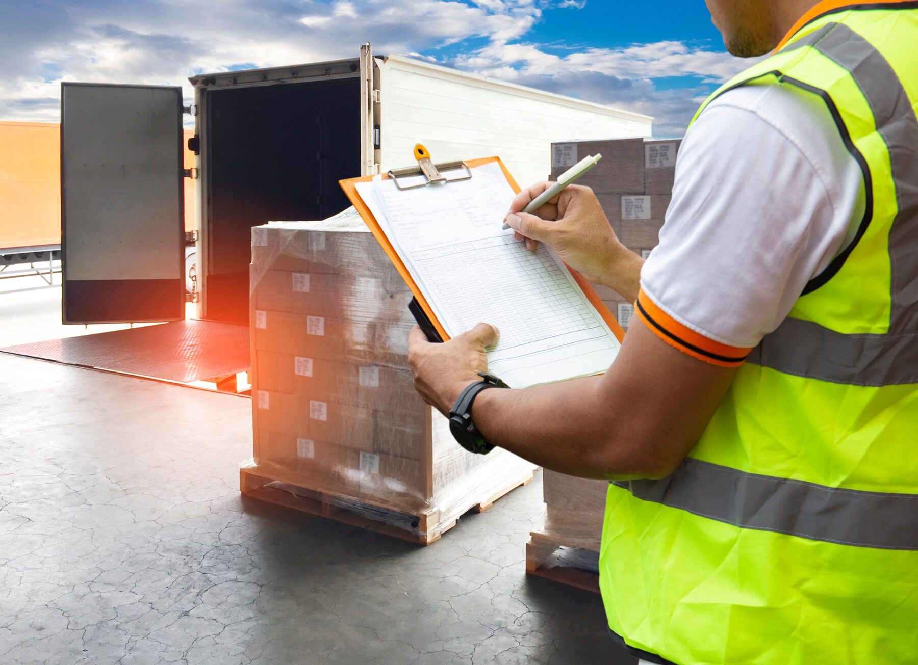 Worker,Courier,Holding,Clipboard,Control,Loading,Package,Box,Into,Cargo