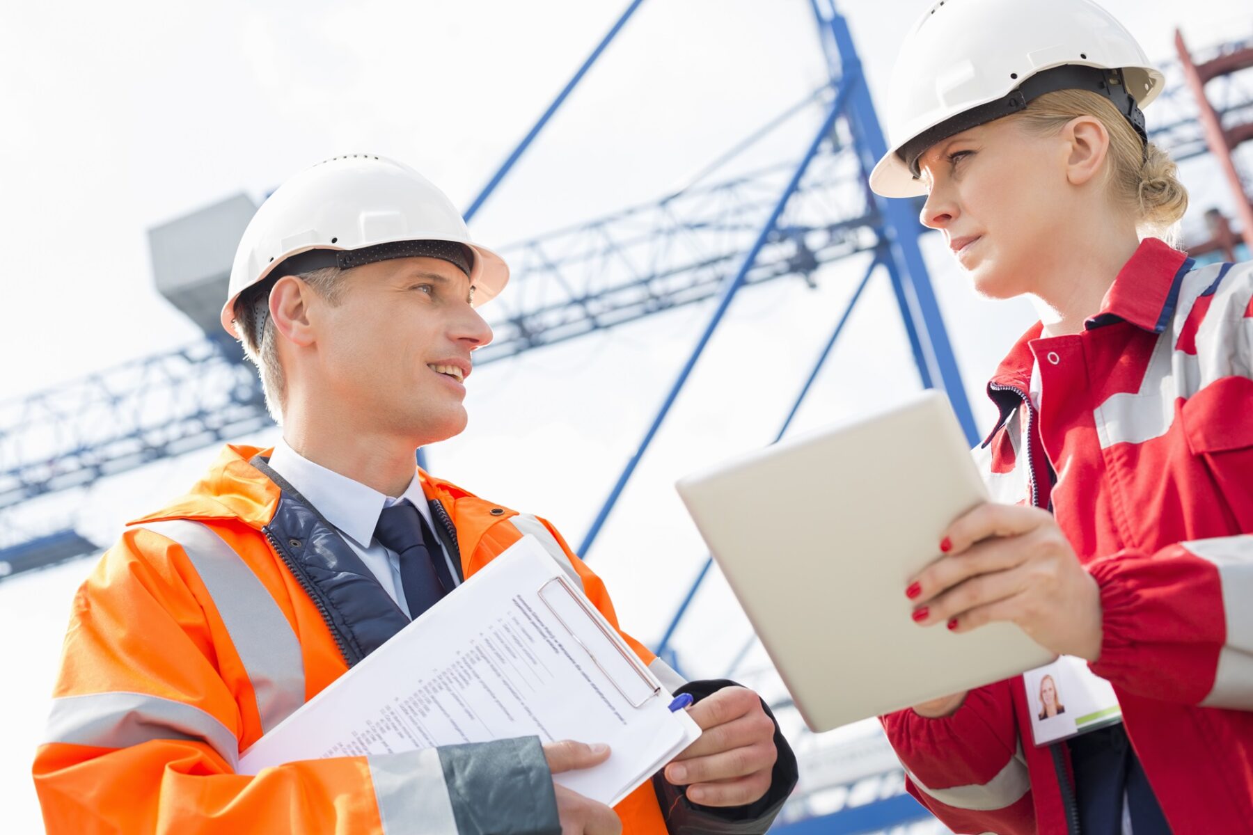 Workers,Discussing,Over,Tablet,Computer,In,Shipping,Yard